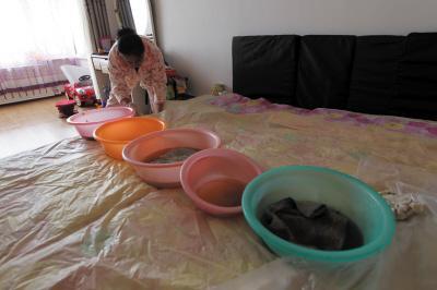 焦作楼上漏水，住户失联，小区没物管，业主维权难！律师来支招……